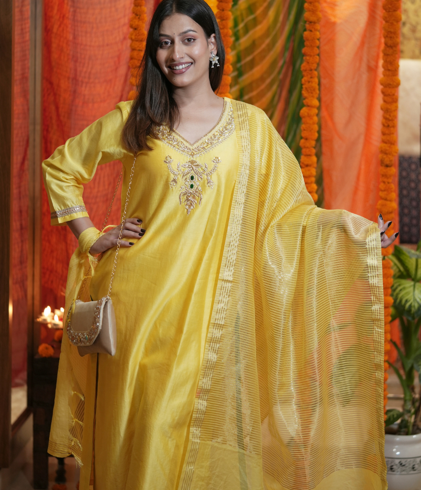 Yamini Suit Set