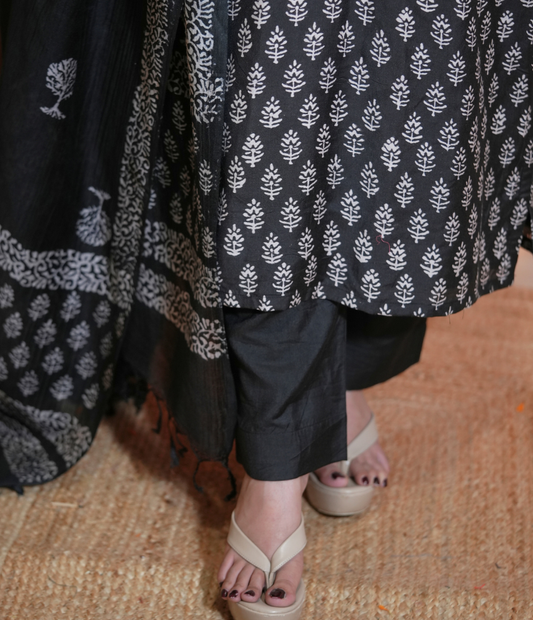 Vasudha Suit Set