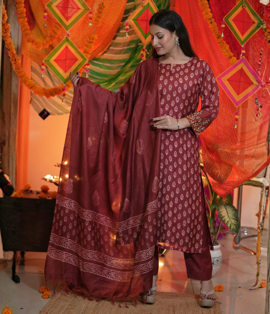Charulata Suit Set