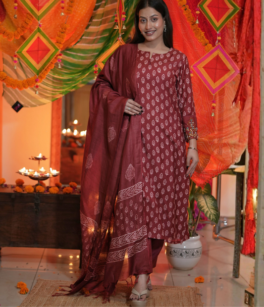 Charulata Suit Set