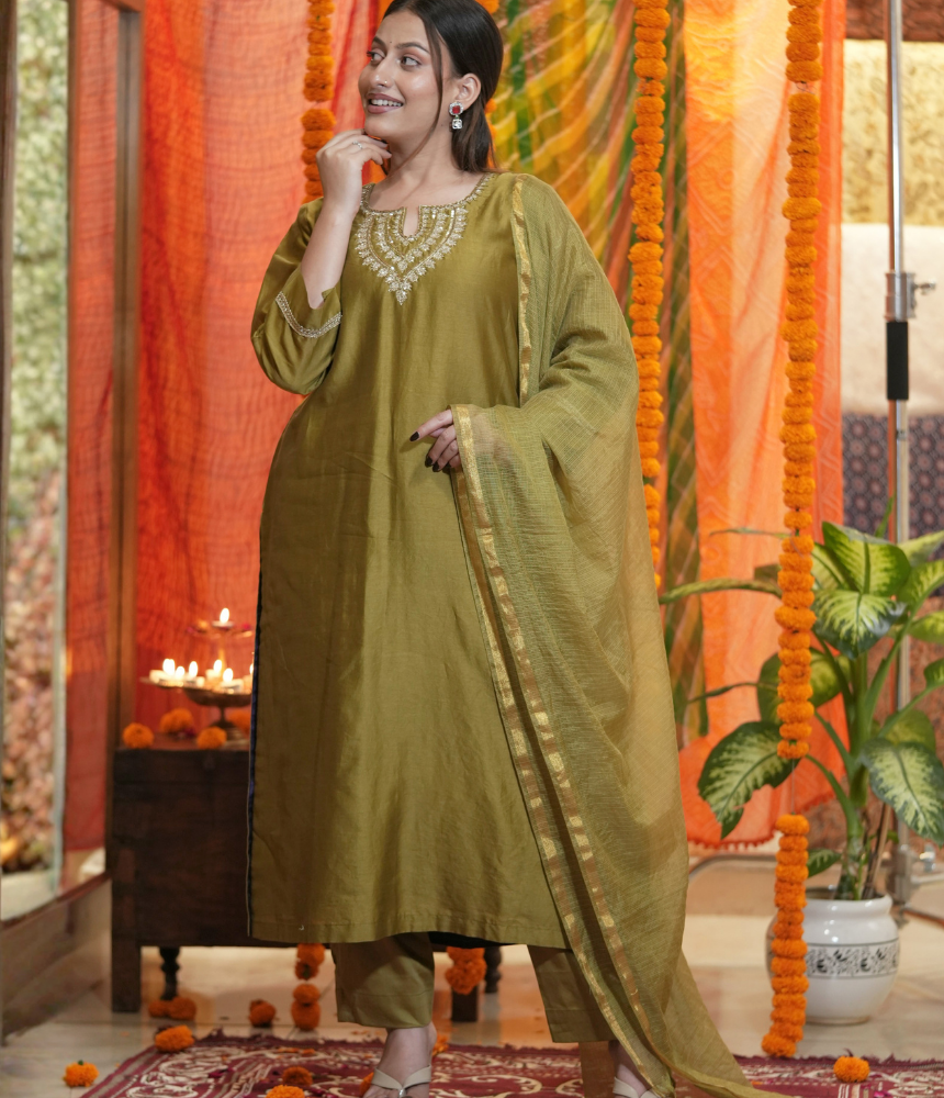 Kasturi Suit Set