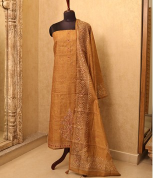 Sunehri Noor Handwoven Kurta Set with Embroidered Dupatta